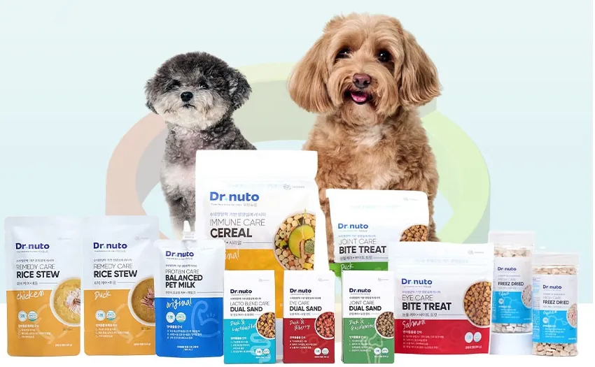 반려견 전용 간식들이 나열되어 있다.